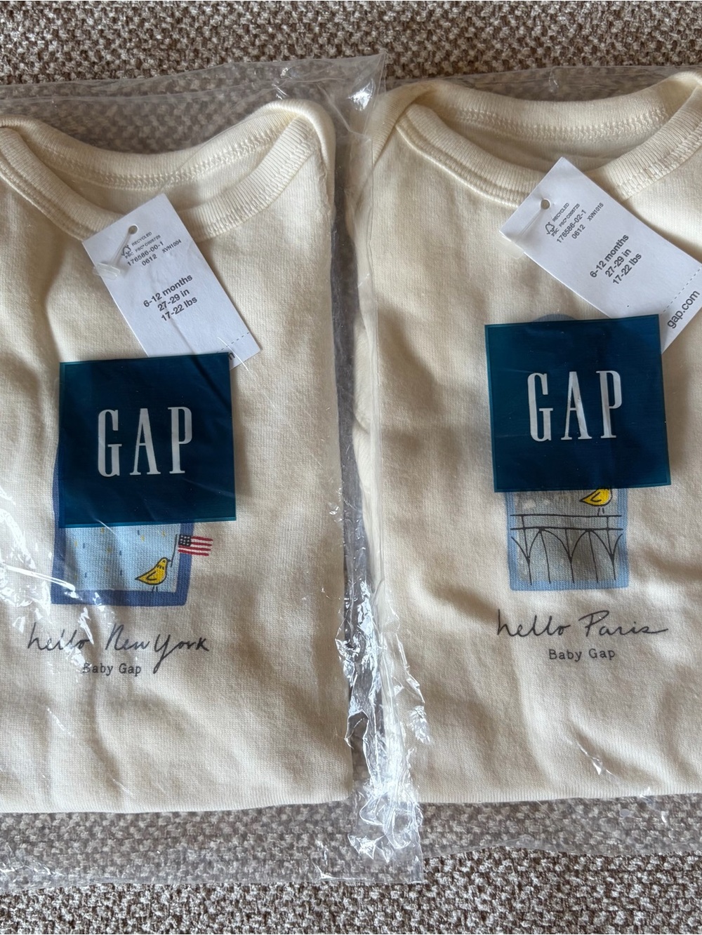 Set 2 Baby GAP Hello City One-Piece Body Suit  Hello New York Paris 6-12 months